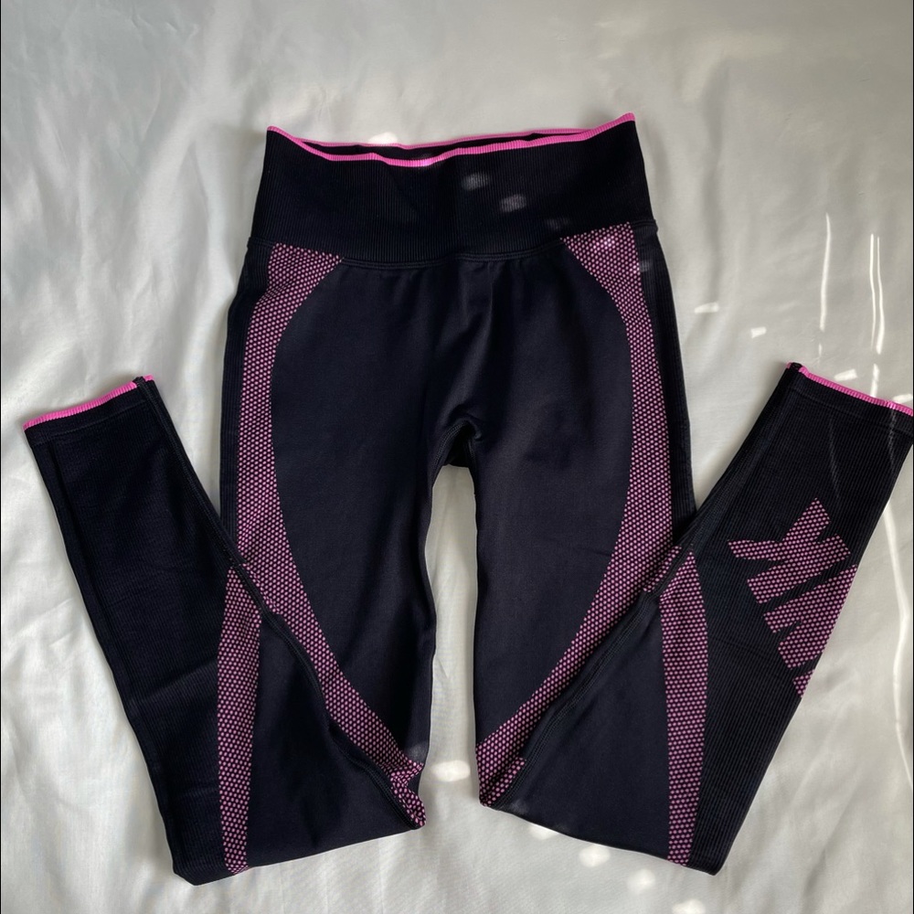 PINK LEGGINGS